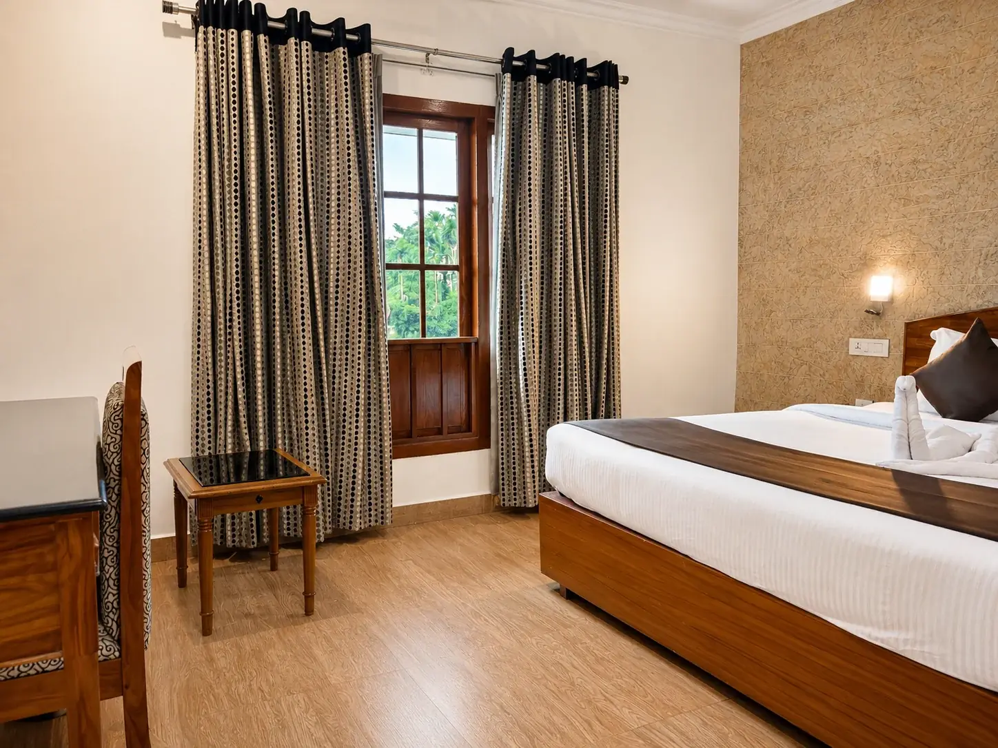 Captain Suite Detail